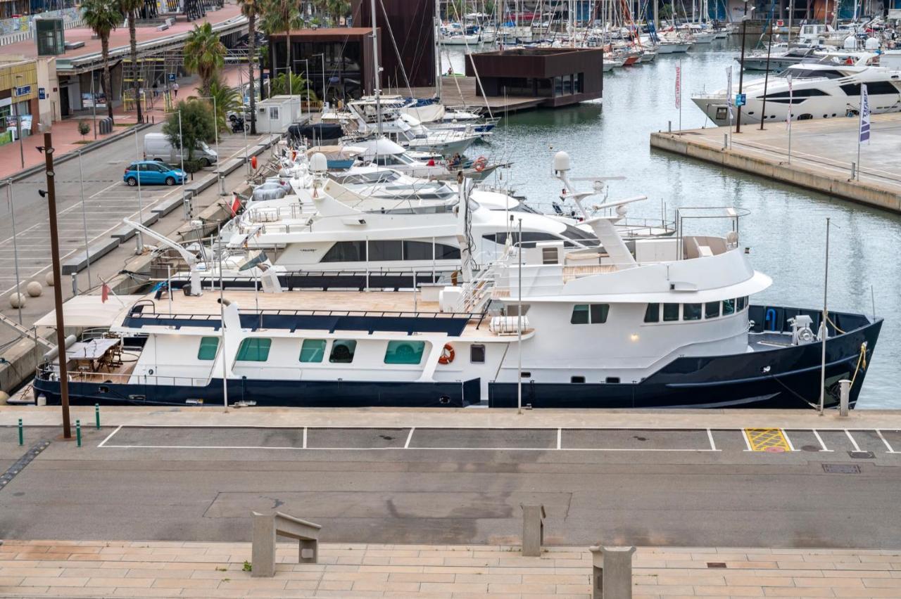 Luxury Boat Hotel Sant Adrià de Besòs Exteriör bild