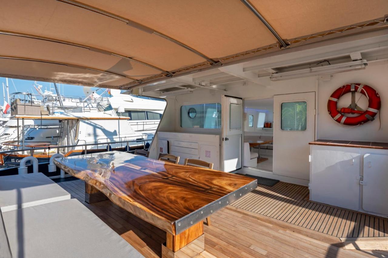 Luxury Boat Hotel Sant Adrià de Besòs Exteriör bild