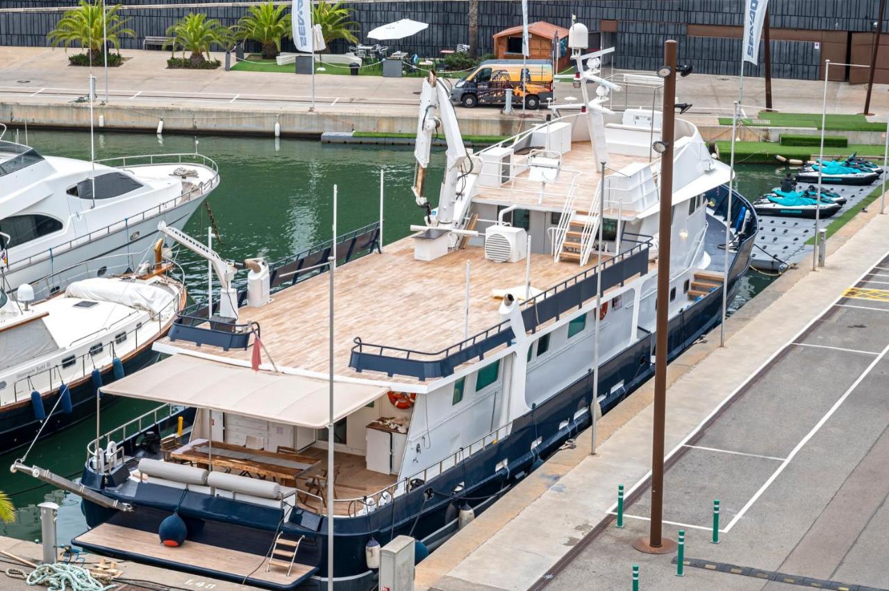 Luxury Boat Hotel Sant Adrià de Besòs Exteriör bild