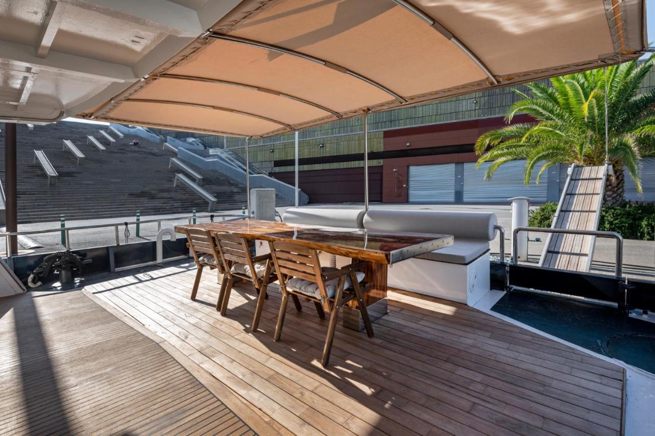 Luxury Boat Hotel Sant Adrià de Besòs Exteriör bild