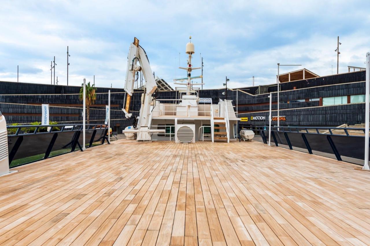 Luxury Boat Hotel Sant Adrià de Besòs Exteriör bild