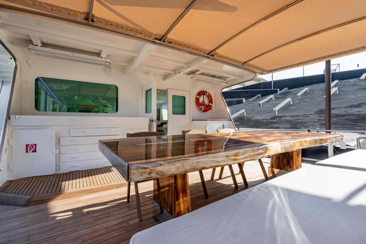 Luxury Boat Hotel Sant Adrià de Besòs Exteriör bild