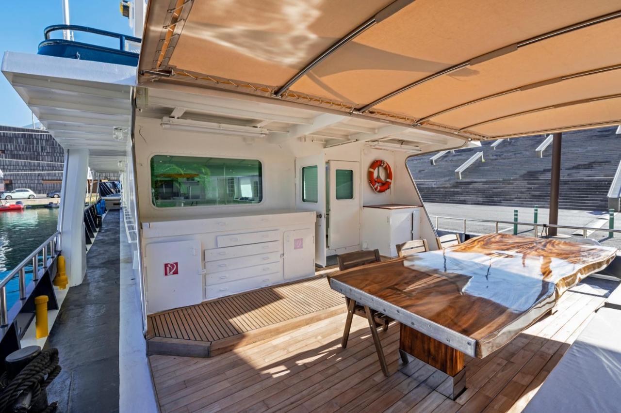 Luxury Boat Hotel Sant Adrià de Besòs Exteriör bild