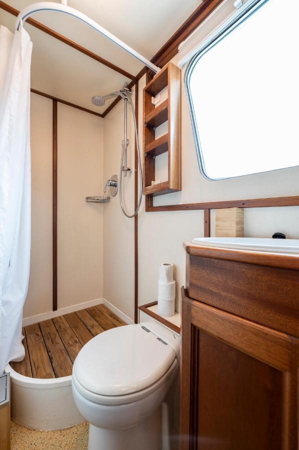 Luxury Boat Hotel Sant Adrià de Besòs Exteriör bild