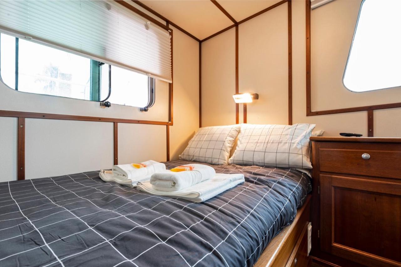 Luxury Boat Hotel Sant Adrià de Besòs Exteriör bild