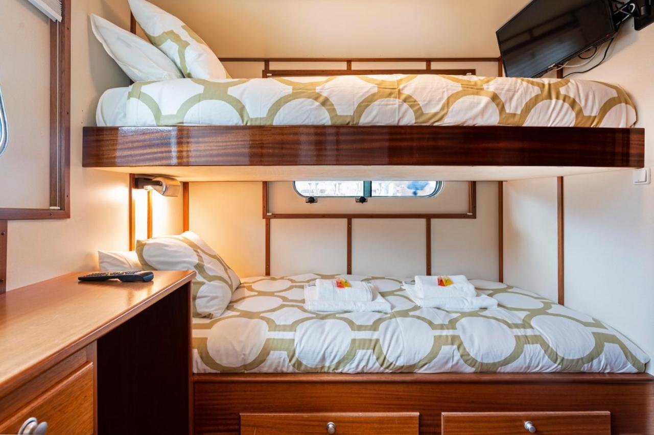 Luxury Boat Hotel Sant Adrià de Besòs Exteriör bild