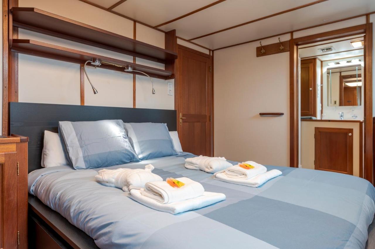 Luxury Boat Hotel Sant Adrià de Besòs Exteriör bild