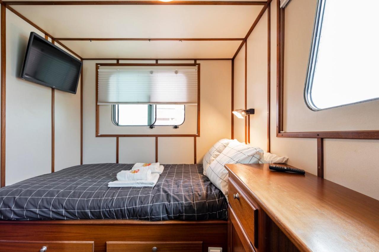 Luxury Boat Hotel Sant Adrià de Besòs Exteriör bild
