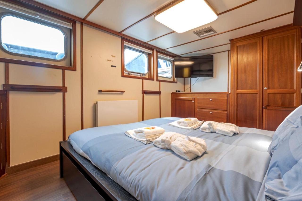Luxury Boat Hotel Sant Adrià de Besòs Exteriör bild